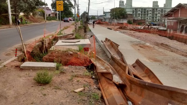 Ainda inacabada, duplicação da Avenida Tronco começou em 2012 e motiva remoção de moradores do entorno