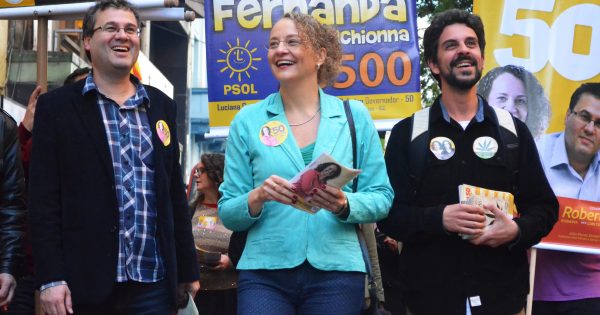 Luciana Genro defende casamento civil entre pessoas do mesmo sexo em caminhada em Porto Alegre