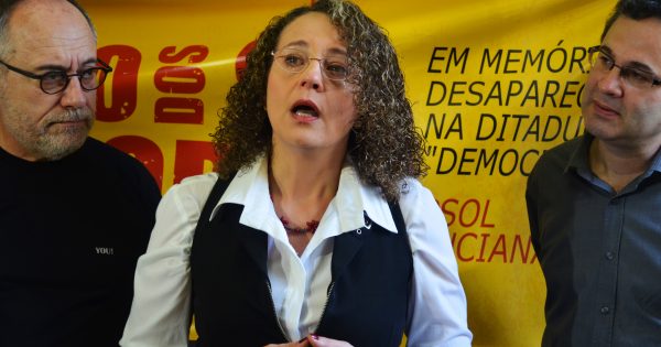 “No meu governo, as Forças Armadas terão que pedir desculpas ao povo brasileiro”, diz Luciana em visita a antigo centro de tortura