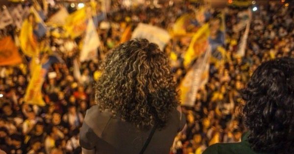 Luciana Genro brilha em comício com milhares de pessoas no Rio de Janeiro