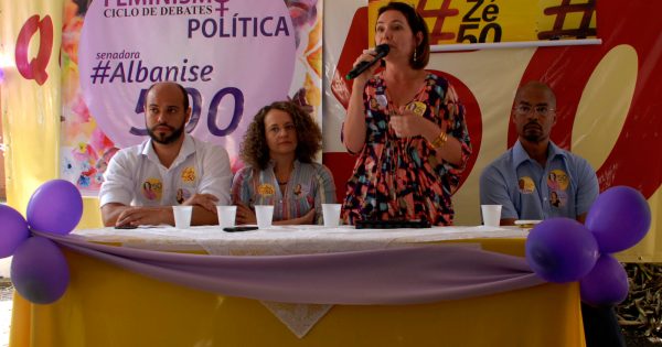 “Não basta ser mulher, é preciso estar do lado certo”, diz Luciana Genro durante debate feminista em Pernambuco