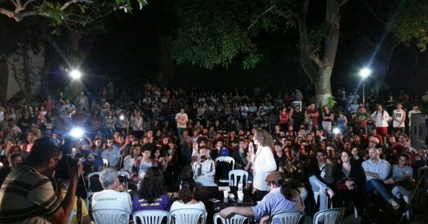 Em debate na UniRio, Luciana Genro conclama centenas de jovens às ruas na reta final da eleição