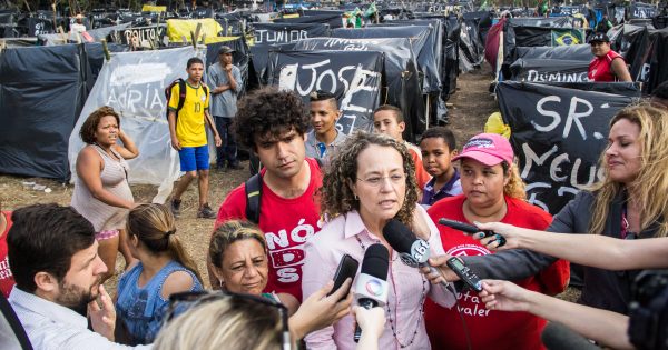 Luciana Genro defende mudanças no Minha Casa Minha Vida durante visita a ocupações em São Paulo