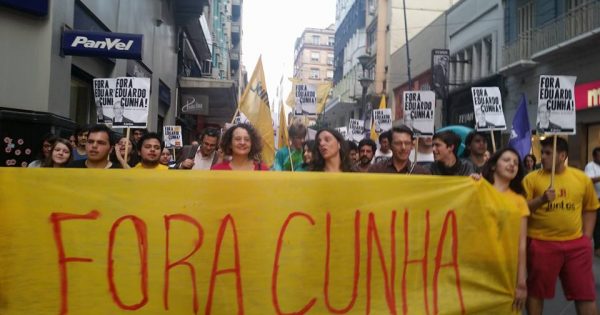 “Estamos apenas começando”, diz Luciana Genro em ato pelo #ForaCunha em Porto Alegre