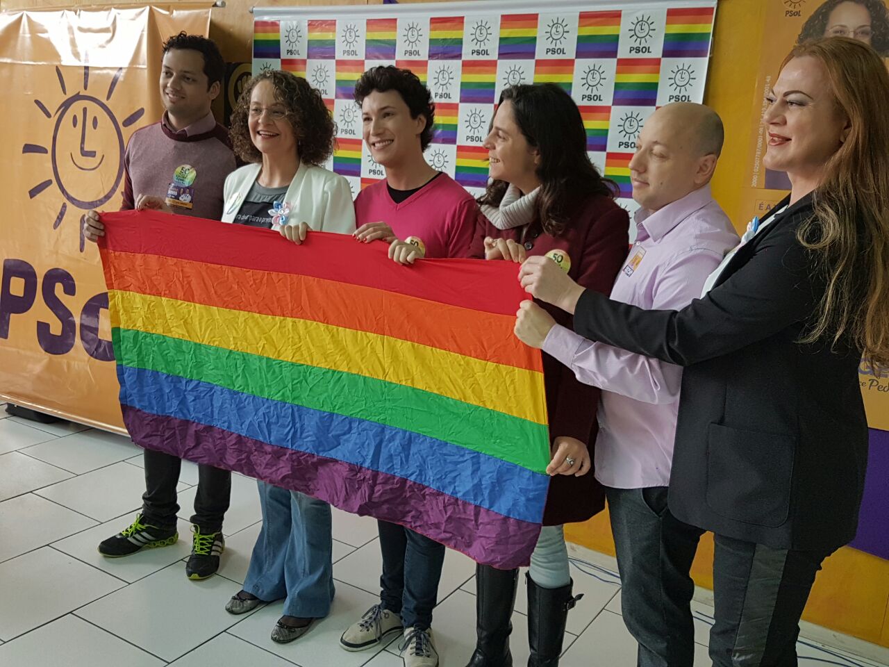 Ativistas LGBTs expressam apoio e organizam caminhada com Luciana Genro ...