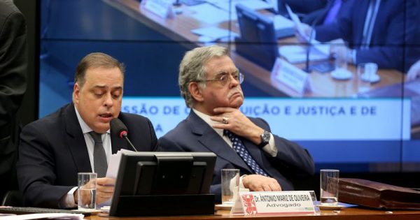 Bernardo Mello Franco: “Michel Temer e os 40 deputados”