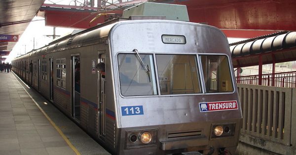 Um ano após cobrança, Trensurb ainda não oferece rampa de acessibilidade nas estações