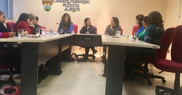 Luciana Genro participa de reunião pública sobre a ocupação Mirabal