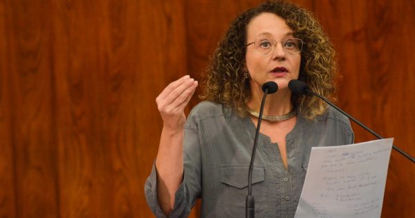 Luciana Genro é eleita presidente do PSOL-RS