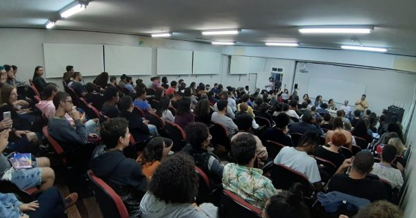 Auditório lotado em Pelotas para falar sobre violência contra LGBTs