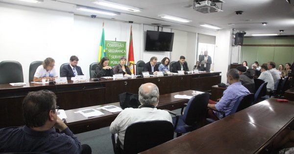 Deputados querem reverter extinção das fundações e propõem grupo de trabalho com servidores e governo