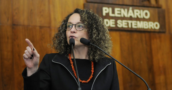 Luciana Genro solicita apuração de denúncia de assédio moral contra professores em áudio atribuído à 1ª CRE