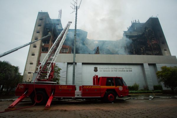 Incêndio destruiu o prédio da SSP e causou a morte de dois bombeiros. | Foto: Felipe Dalla Valle/ Palácio Piratini
