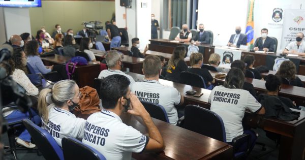 “A Susepe é uma só e todos seus servidores deveriam ser policiais penais”, diz Luciana Genro em audiência pública