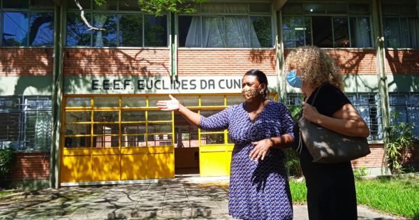 Luciana Genro visita escola Euclides da Cunha, que luta contra esvaziamento causado pela pandemia