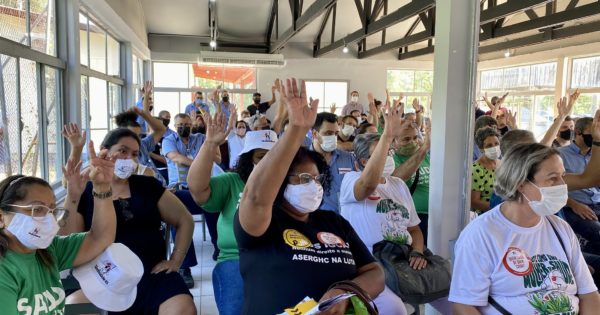 Luta por valorização e direitos: trabalhadores da saúde realizam primeira assembleia presencial desde o início da pandemia