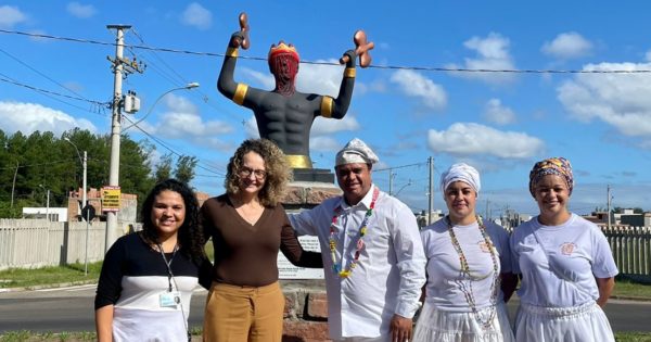 Luciana Genro visita terreira e participa de ato contra intolerância religiosa em Dia de Combate ao Racismo