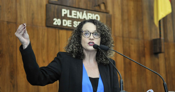 Luciana Genro cobra agilidade na tramitação do Plano de Carreira da Brigada Militar