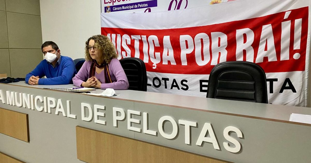 Deputada Luciana Genro e vereador Jurandir Silva realizaram reunião em Pelotas com colegas, amigos e familiares de Raí Duarte. | Foto: Samir Oliveira