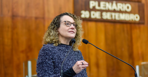 Luciana Genro pede que MPF investigue vereadora de Não-Me-Toque por incentivo a atos golpistas