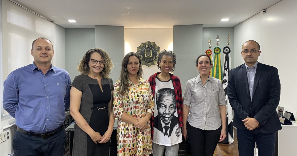 Luciana Genro e Fernanda Melchionna se reuniram com chefe da Polícia Civil ao lado de Janaíra Lopes e Alice Carvalho.