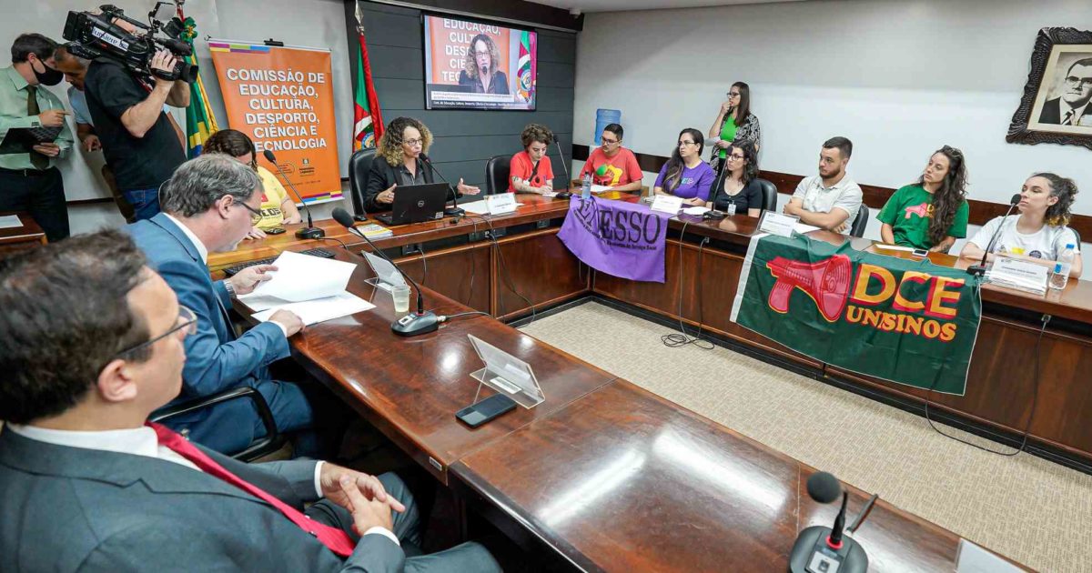 Audiência pública na Comissão de Educação foi solicitada pela deputada Luciana Genro (PSOL). Foto: Celso Bender/ ALRS
