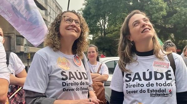 Luciana Genro e Fernanda Melchionna estão na luta pela inclusão do medicamento no SUS.