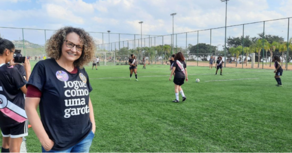 Projeto de lei propõe cartão vermelho para a discriminação no futebol e cria o Selo Estádio de Respeito