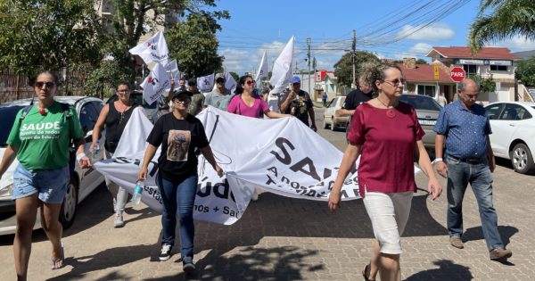 Camaquã: trabalhadores demitidos do HNSA protestam por direitos não recebidos