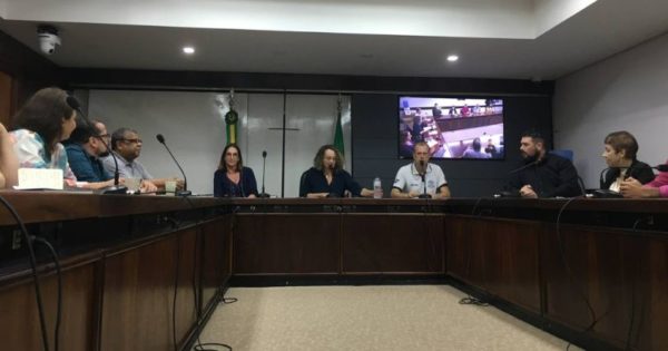 Frente Parlamentar coordenada por Luciana Genro firma compromisso com Servidores do Sistema Prisional