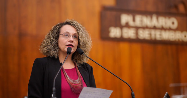 Luciana Genro cobra Metroplan sobre redução de linhas de ônibus de Cachoeirinha