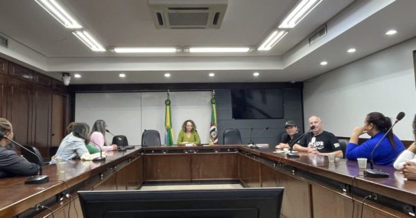 Trabalhadoras demitidas da IBSaúde se reúnem com Luciana Genro e denunciam precarização causada pelas terceirizações