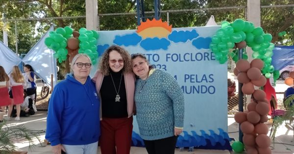 Luciana Genro visita projeto interdisciplinar na Escola Emílio Sander, em São Leopoldo