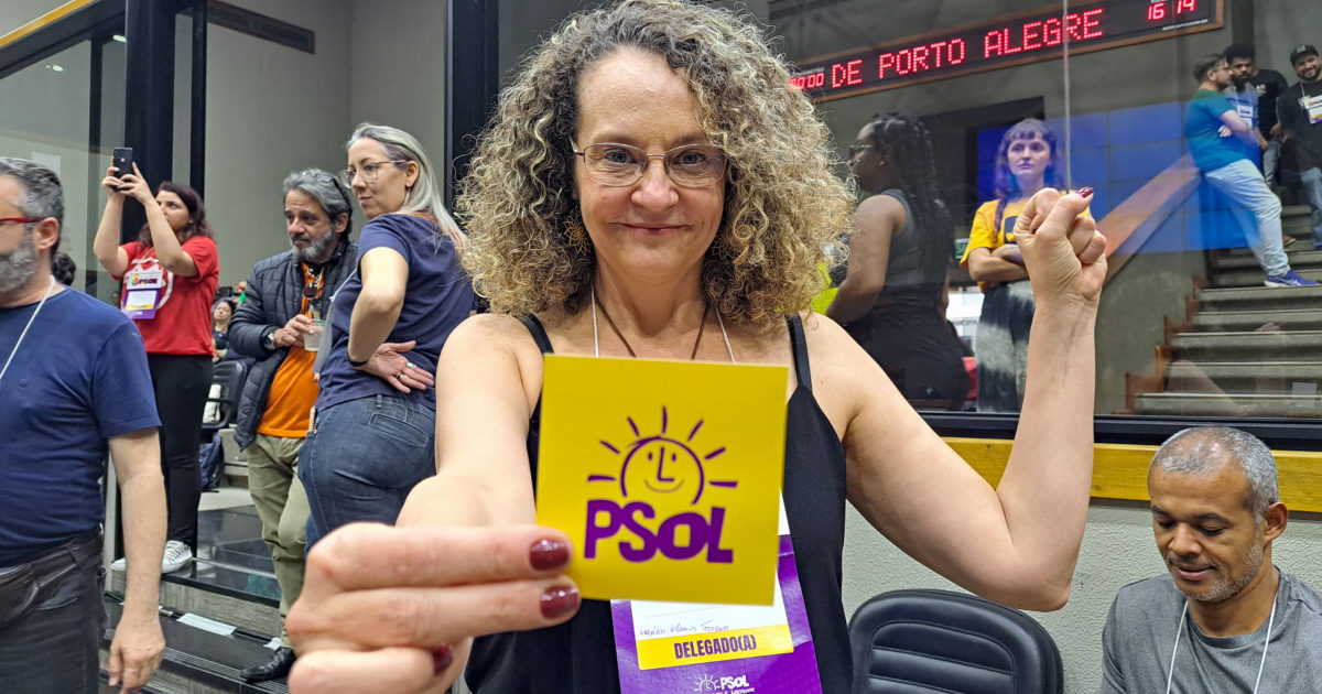 Luciana Genro é reeleita presidenta estadual do PSOL-RS.