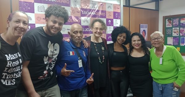 Escolas de samba de Porto Alegre enfrentam dificuldades para 2024 e cobram valorização do Carnaval Descentralizado