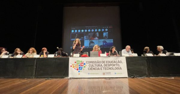Audiência pública debate pacote da educação do governo Leite que retira autonomia das escolas e prevê municipalização