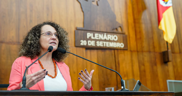 Projeto de lei de Luciana Genro busca agilizar concessão do passe livre estudantil intermunicipal
