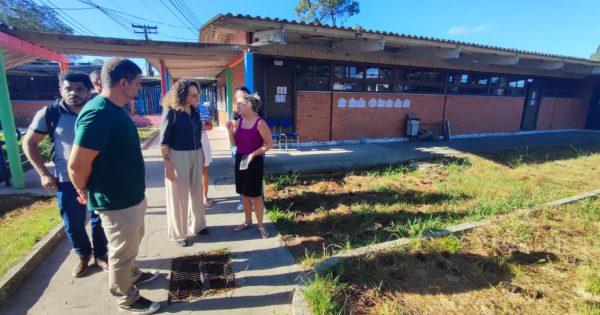 Luciana Genro e Jurandir Silva questionam Secretaria de Educação sobre merenda da Escola do Areal, em Pelotas