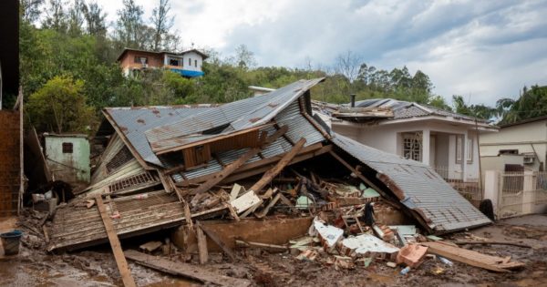 Deputadas do PSOL pedem que governo federal amplie prazo para cadastros no Auxílio Reconstrução e força tarefa para resolver problemas nos municípios