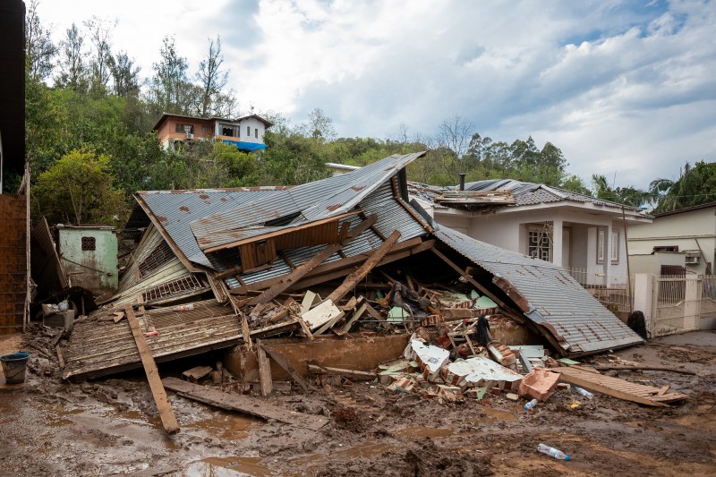 Muitas pessoas perderam tudo, inclusive suas casas. Foto: Mauricio Tonetto / Palácio Piratini: