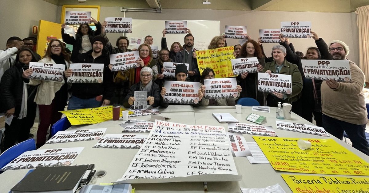 Reunião ocorreu na escola Professor Oscar Pereira, em Porto Alegre.