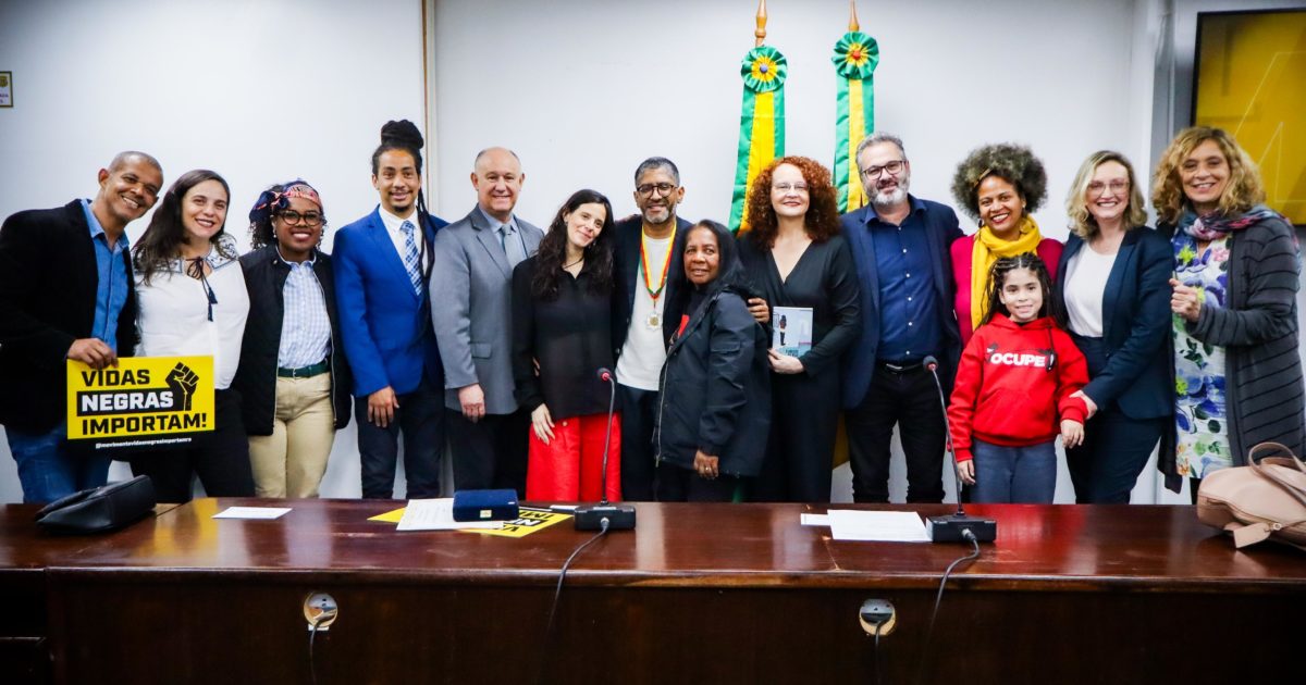 Homenagem foi proposta pela deputada Luciana Genro.