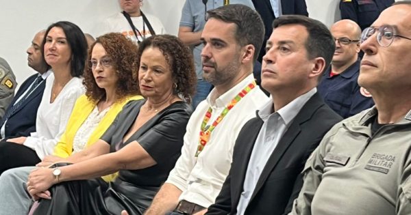 Luciana Genro participa de solenidade de instalação de câmeras nas fardas policiais