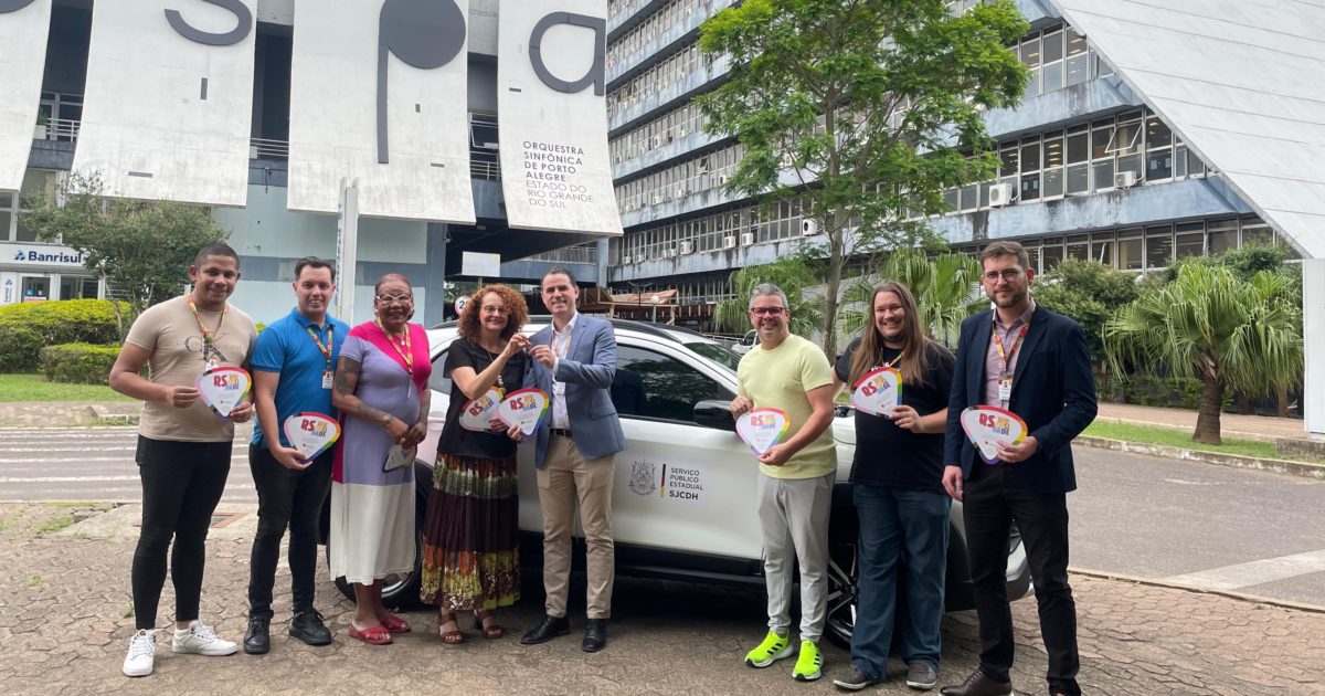 Entrega do carro da diversidade.