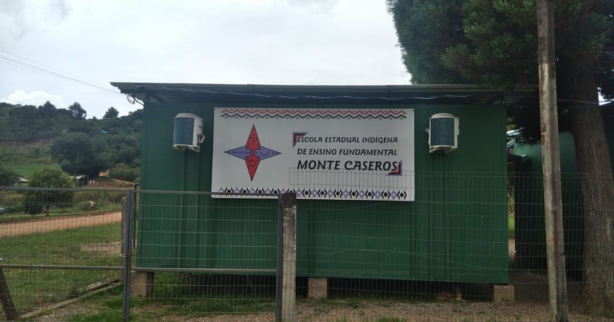 Escola está funcionando em containers.