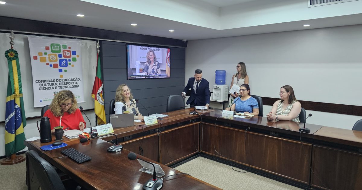 Educadoras de Cachoeirinha expõem reiteradas tentativas de desmonte do EJA na cidade