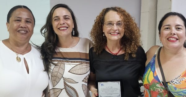 Luciana Genro é homenageada pela Aserghc em evento da associação