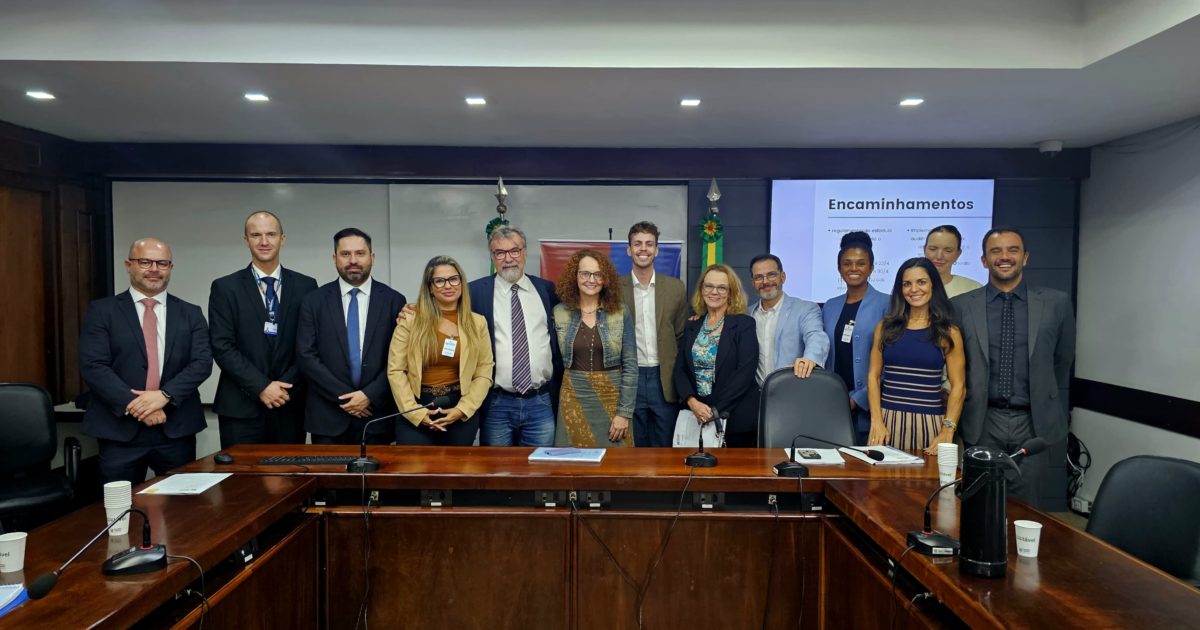 Primeira reunião do Comitê de Acompanhamento das Câmeras Corporais, proposto por Luciana Genro, debate novo projeto de lei sobre o tema