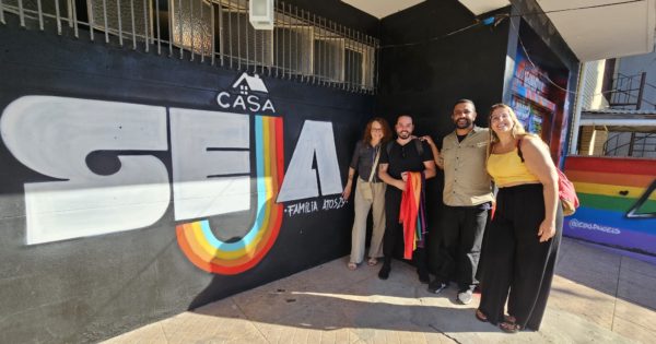 Deputada Luciana Genro participa da inauguração de casa de acolhimento para população LGBTQIAP+ em Porto Alegre