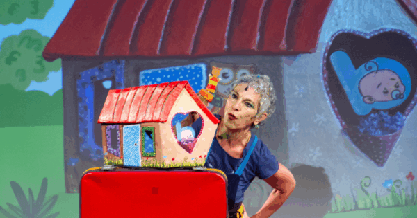 Com apoio de Luciana Genro, projeto da atriz Deborah Finocchiaro leva arte e acolhimento a mulheres e crianças da periferia